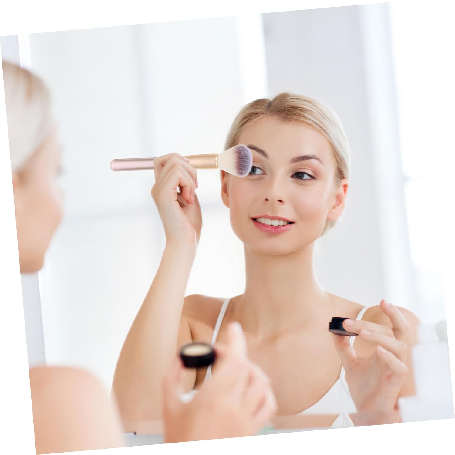 Didiseaon Fan Makeup Brush for Blush Highlighter Powder Fan Shaped Design for Easy Application for Women Facial Makeup
