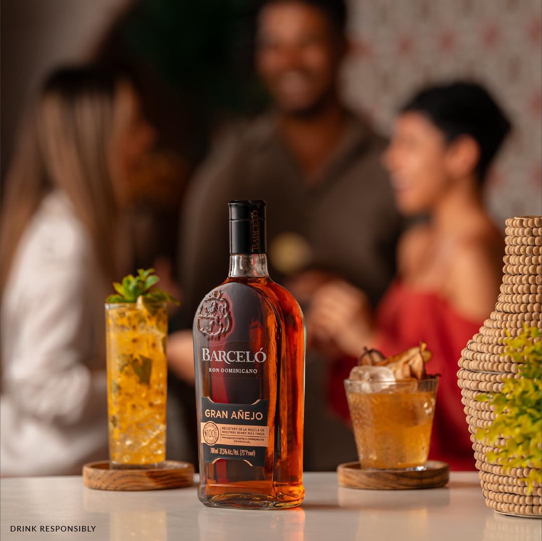 Ron Barceló Gran Añejo – Bottiglia da 700ml di Rum Ambrato, Invecchiato Fino a 6 Anni in Barrique di Rovere Ex Bourbon, Rum Dominicano da 100% Succo di Canna da Zucchero, Per Cocktail di Alto Livello