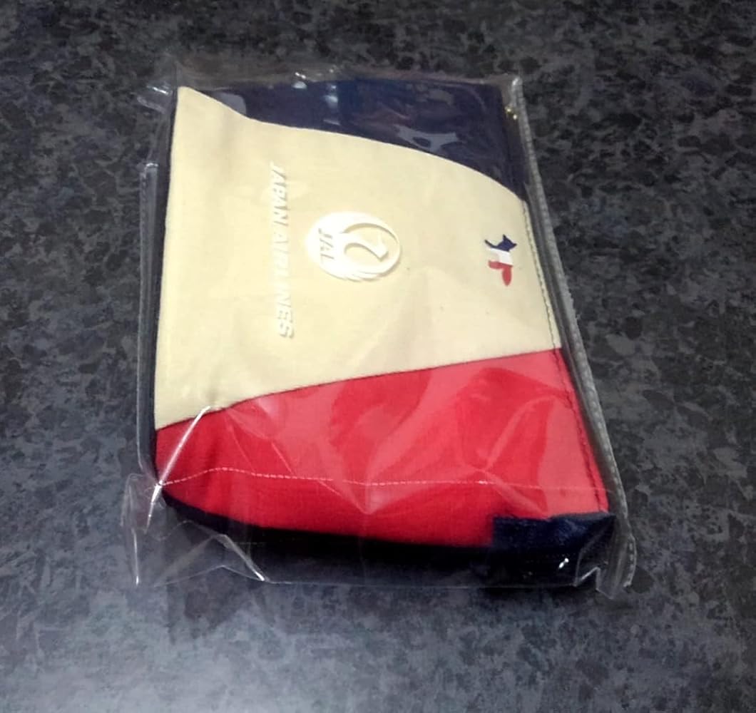 未使用 RIMOWAとMAISON KITSUNE のアメニティーポーチ 未使用 RIMOWAとMAISON KITSUNE のアメニティーポーチ 未使用