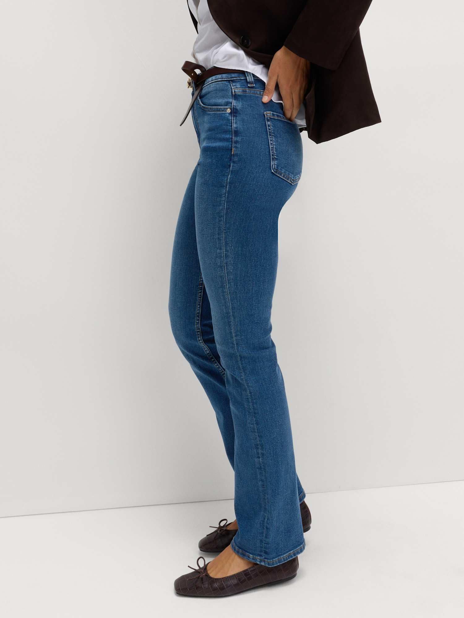 Marks & Spencer Damen Baumwolle Hose Regular | Mit mittlerem Bund, Beinform: Bootcut, Waschung: Mittelblau, Zum Reinschlüpfen, Leicht