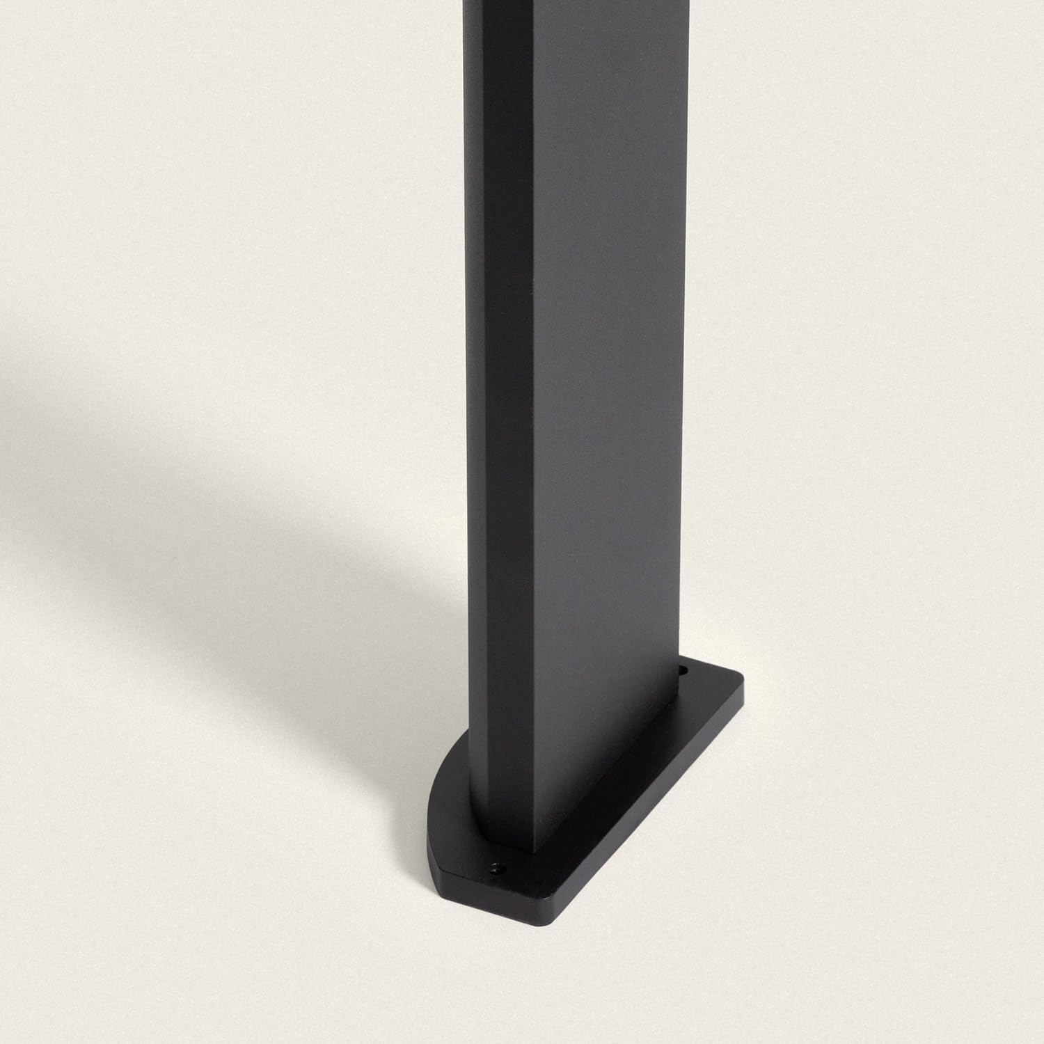 LEDKIA Baliza Exterior LED 9.5W Superficie Pie 50cm Aluminio Legacy Negro