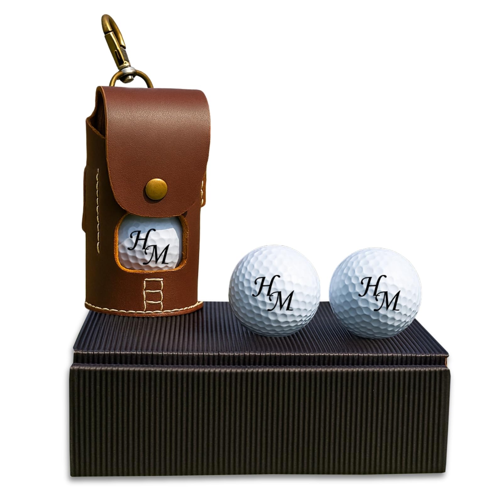 Étui en cuir pour balle de golf avec initiales gravées au laser - Personnalisable - Avec 4 balles de golf Wilson Ultra