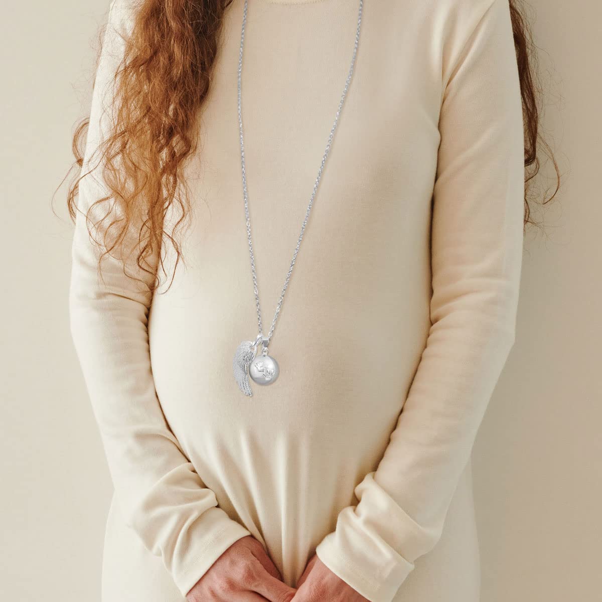 AEONSLOVE Bola Klangkugel Kette Babyfuss Schwangerschaft, Engel Anrufer Halskette Engels Flügel Handabdruck Fußabdrücke Anhänger Lange Ketten Schmuck Geschenk für Schwangere Damen Frau Mutter