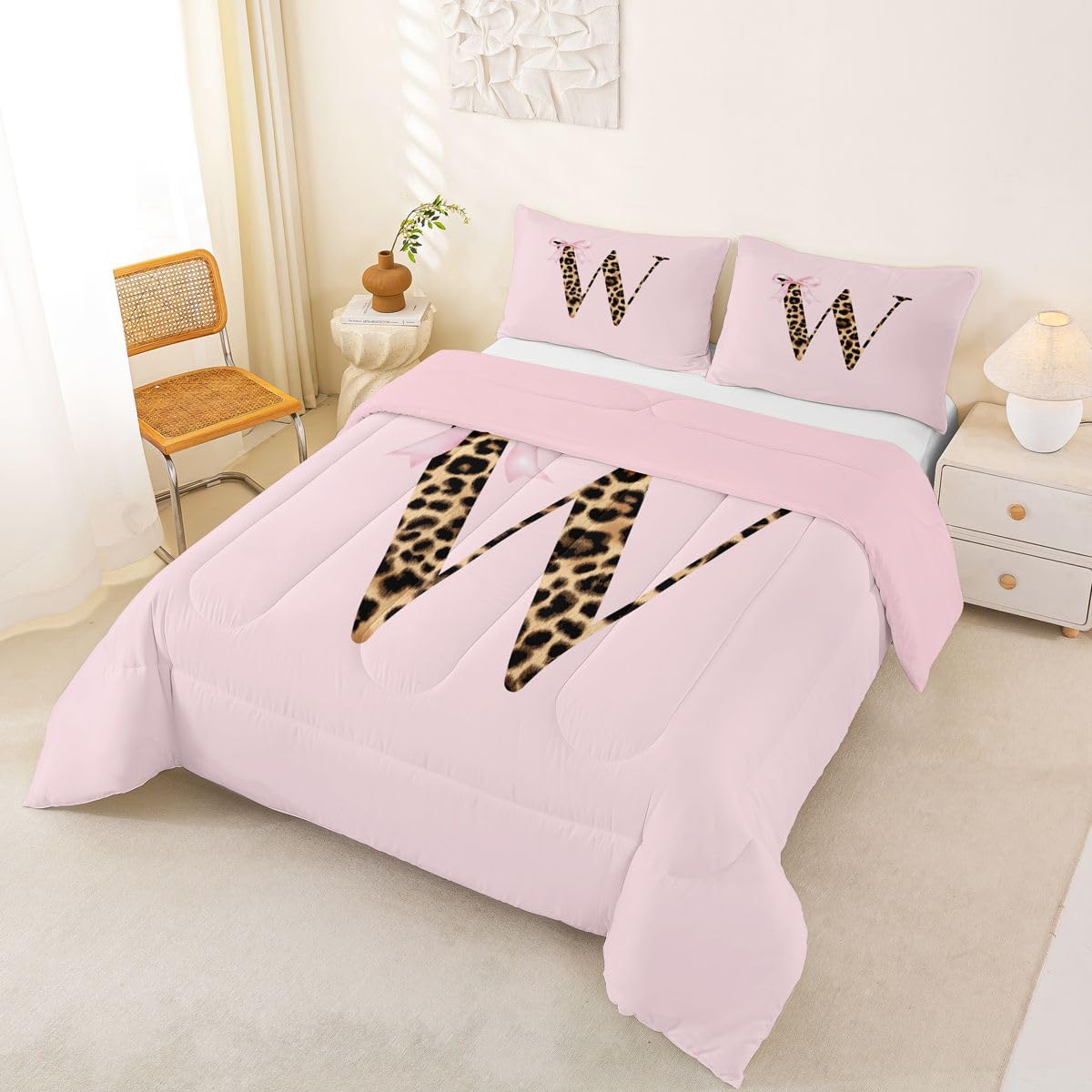 Homewish Homwish różowa gepard kokarda podwójne zestawy pościeli - nowoczesny zestaw pościeli w panterkę litera W modny stylowy modny zestaw kołdry - urocza kołdra z monogramem kokarda bez pokrowca