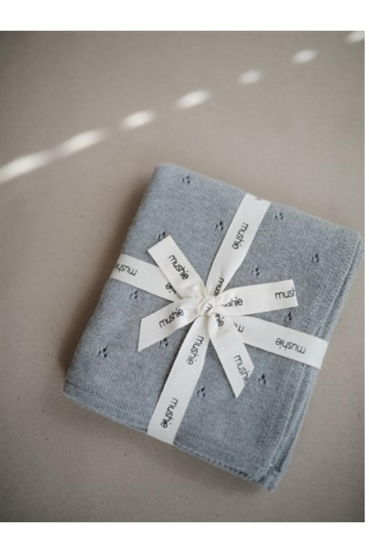 mushie | Coperta Lavorata a Maglia per Neonati e Bambini | copertina culla bambino, plaid bebe | 80 x 100 cm e 100% Cotone Biologico | Perfetta per Ogni Condizione Atmosferica | Grey Melange