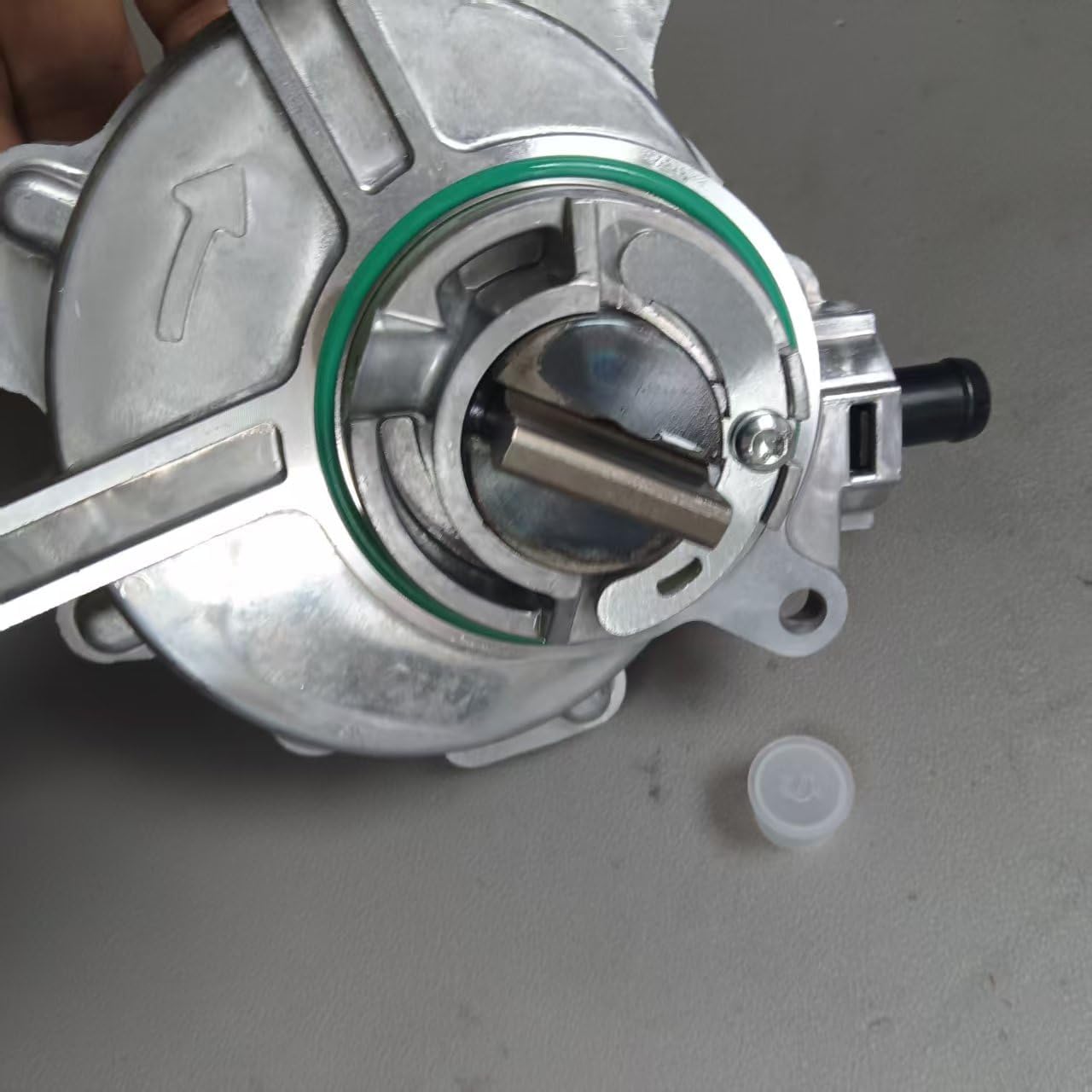 CAR VACUUM PUMP 06D145100E