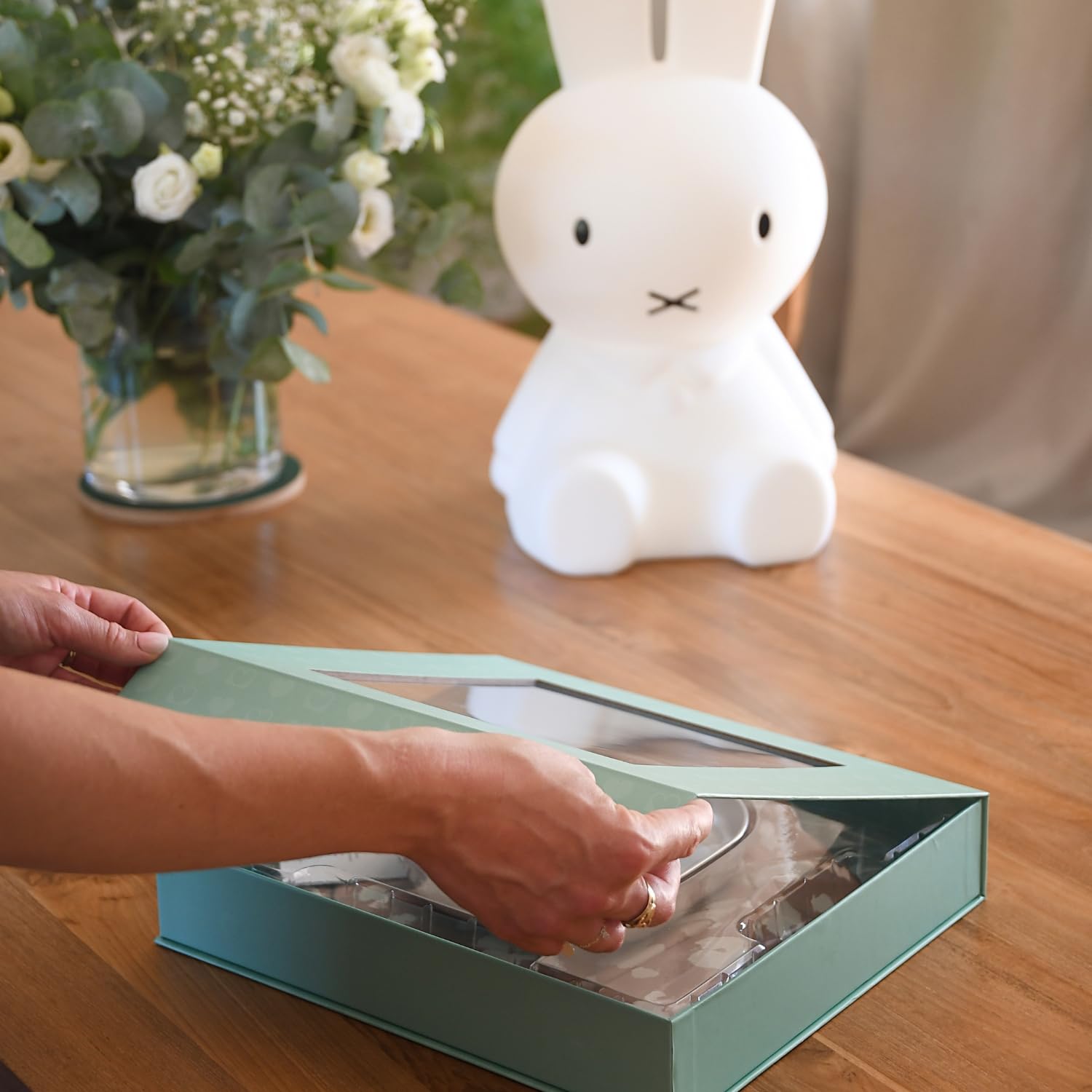 BÉABA Set Pappa Bebè – Regalo Nascita Completo da 4 Mesi, Piatti Inox Microonde, Posate Ergonomiche, Bavaglino a Maniche, Scatola Ricordo, Materiali Sani e Duraturi – Savannah Bloom