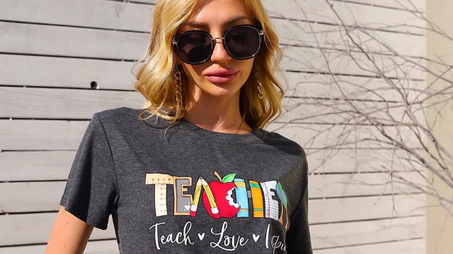Teach T-Shirt For Women - Teacher Graphic Tee "Teaching Future Leaders" Casual Top