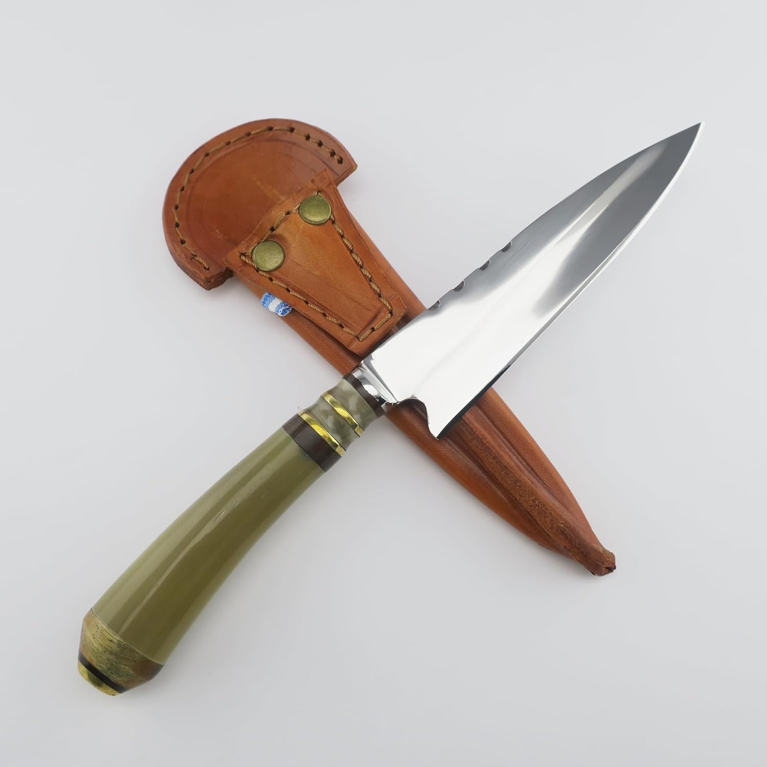 Handcrafted Argentine Gaucho Knife - 5.5" Stainless Steel Blade with Cow Horn, Hardwood, and Bronze Handle (Mixed)