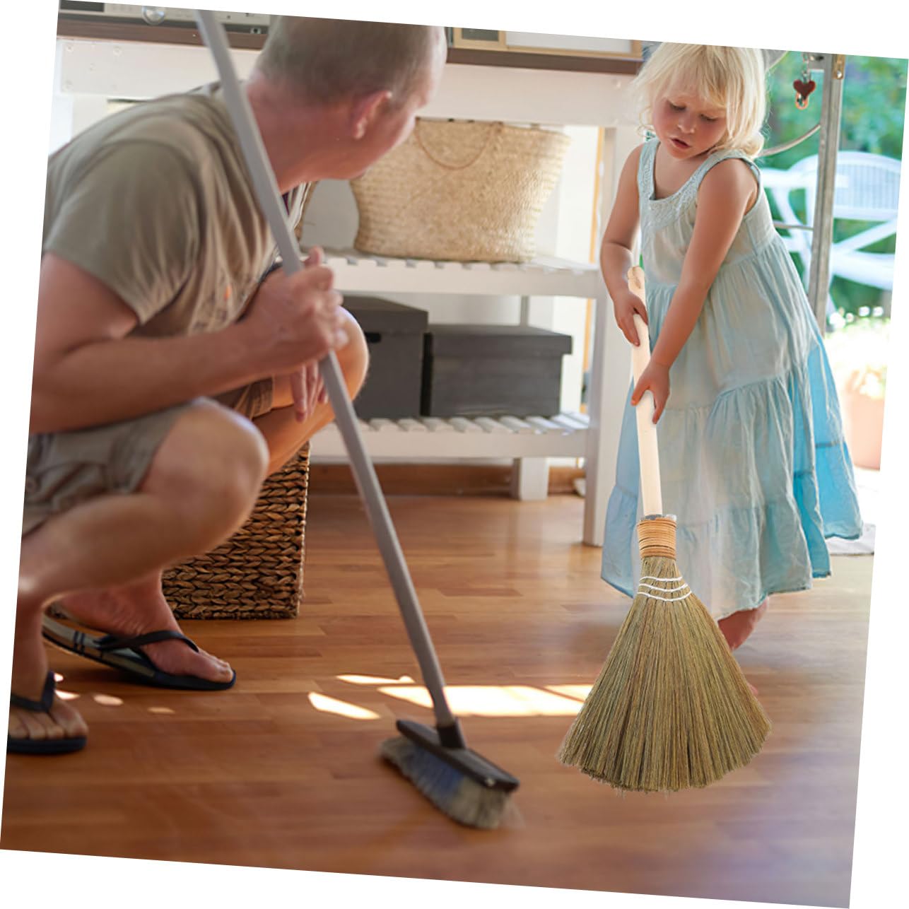 Healeved Escoba de maíz natural hecha a mano con mango de madera suave para patio, garaje y uso comercial, diseño tradicional vietnamita para limpieza de patio y jardín