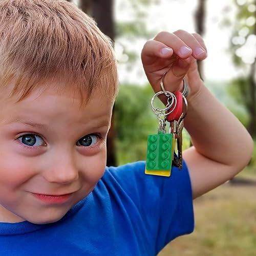 Miniatura 6 de ArtCreativity Llaveros de bloque de construcción, juego de 12, llaveros divertidos para mochila, bolso, equipaje o libro de bolsillo, recuerdos de