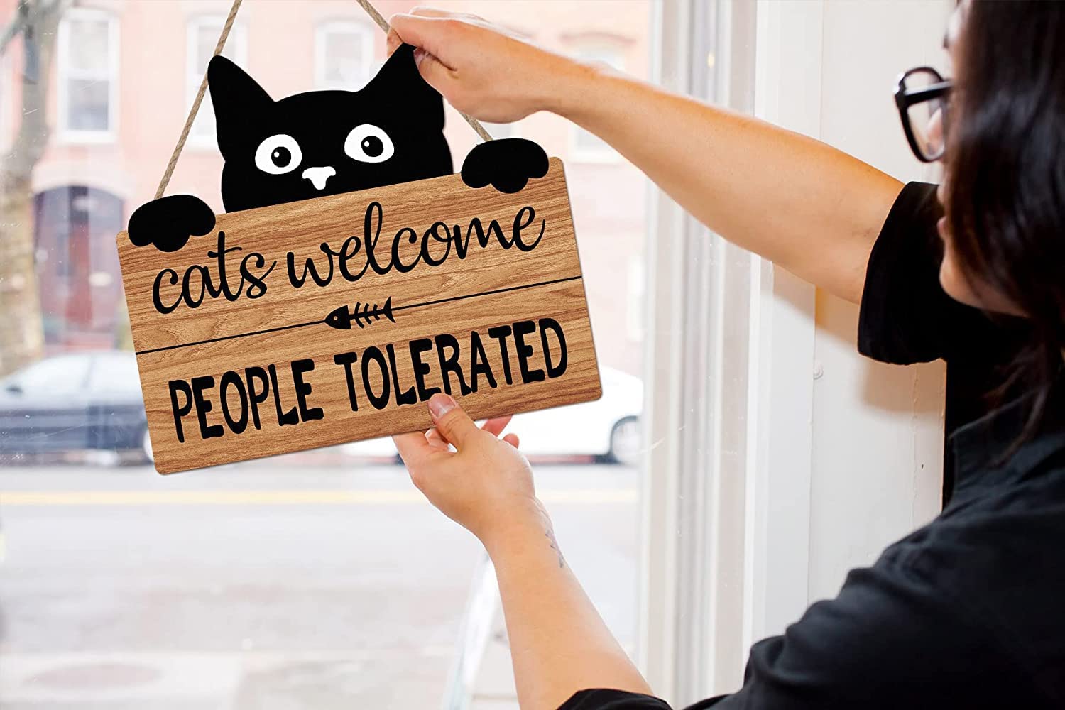Targa In Legno Per Amanti Dei Gatti: 'Cats Welcome People Tolerated' - 20x10 Cm