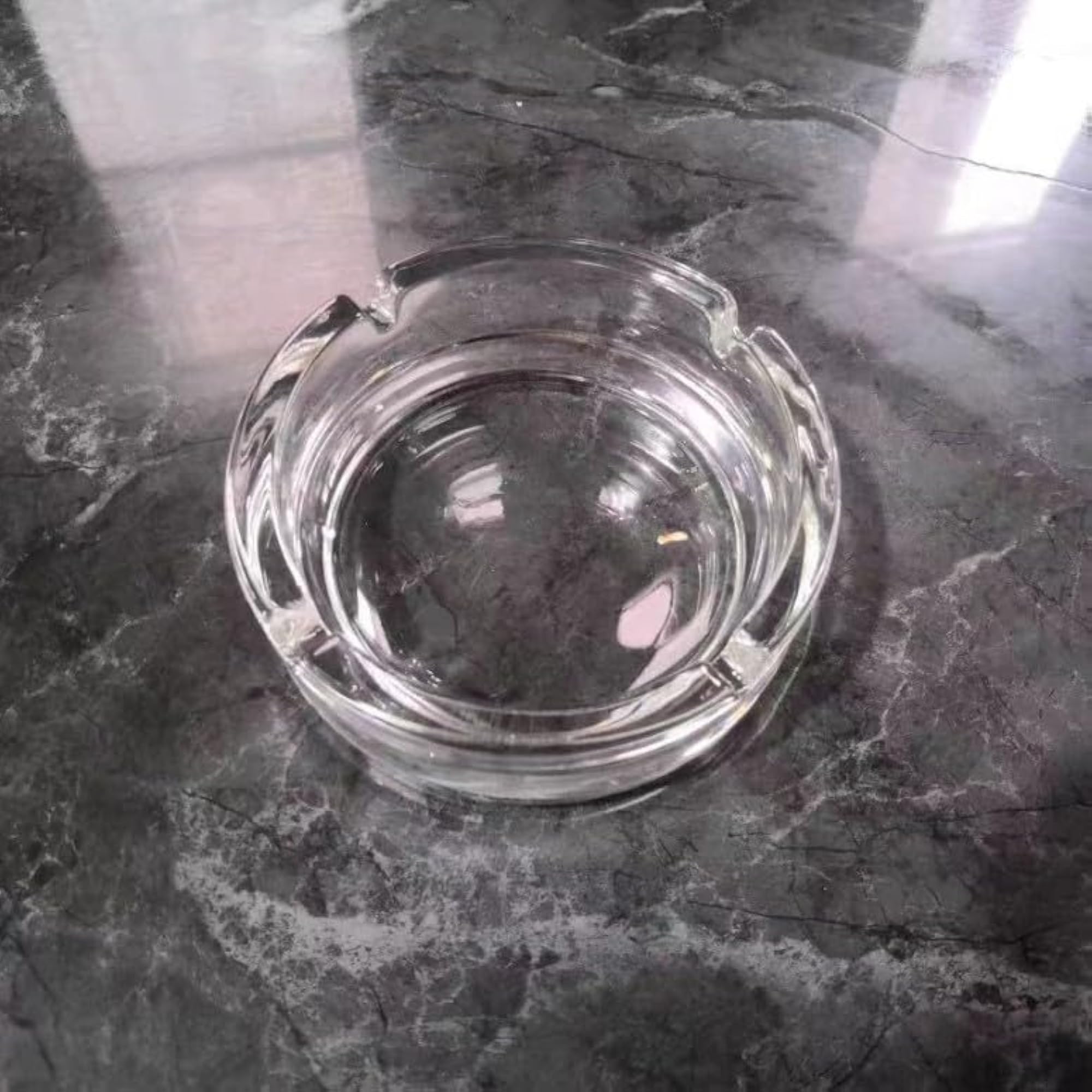 Round Glass Ashtray for Cigarettes and Cigars