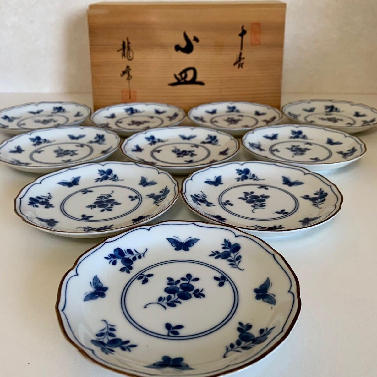 Amazon.co.jp: 龍峰窯 小皿 蝶草花 10客 小皿揃 陶器 龍峰 和食器 木箱