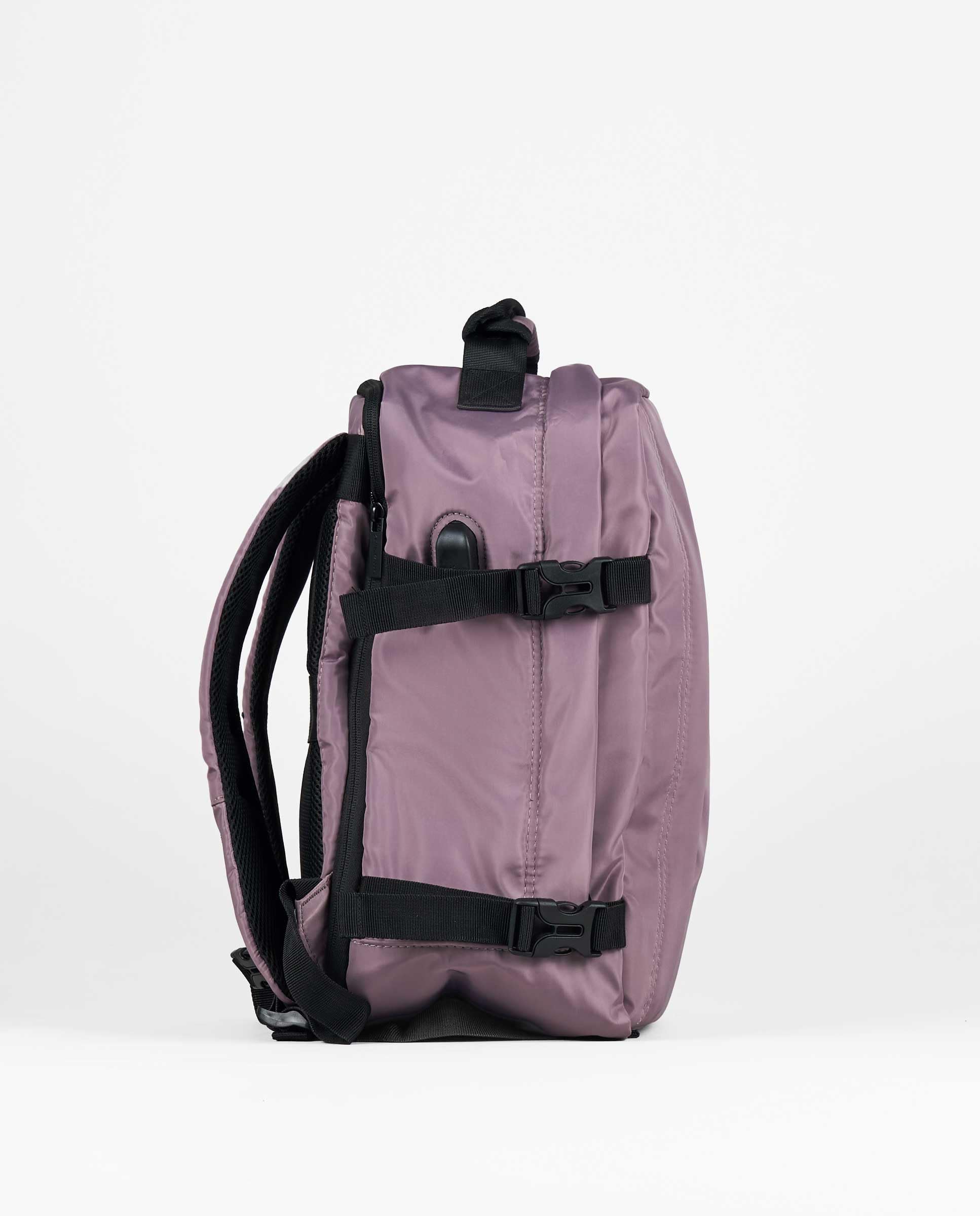 PACO MARTINEZ Mochila de Viaje Expandible, Equipaje de Cabina con 2 Compartimentos Amplios y 1 Bolsillo, Puerto USB, Espalda Acolchada y Transpirable, Nylon Color Lila