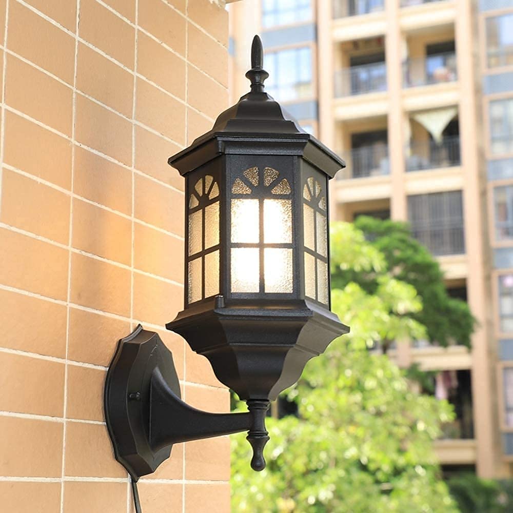 Lanterne en verre étanche E27 pour illuminer durablement votre balcon ou jardin