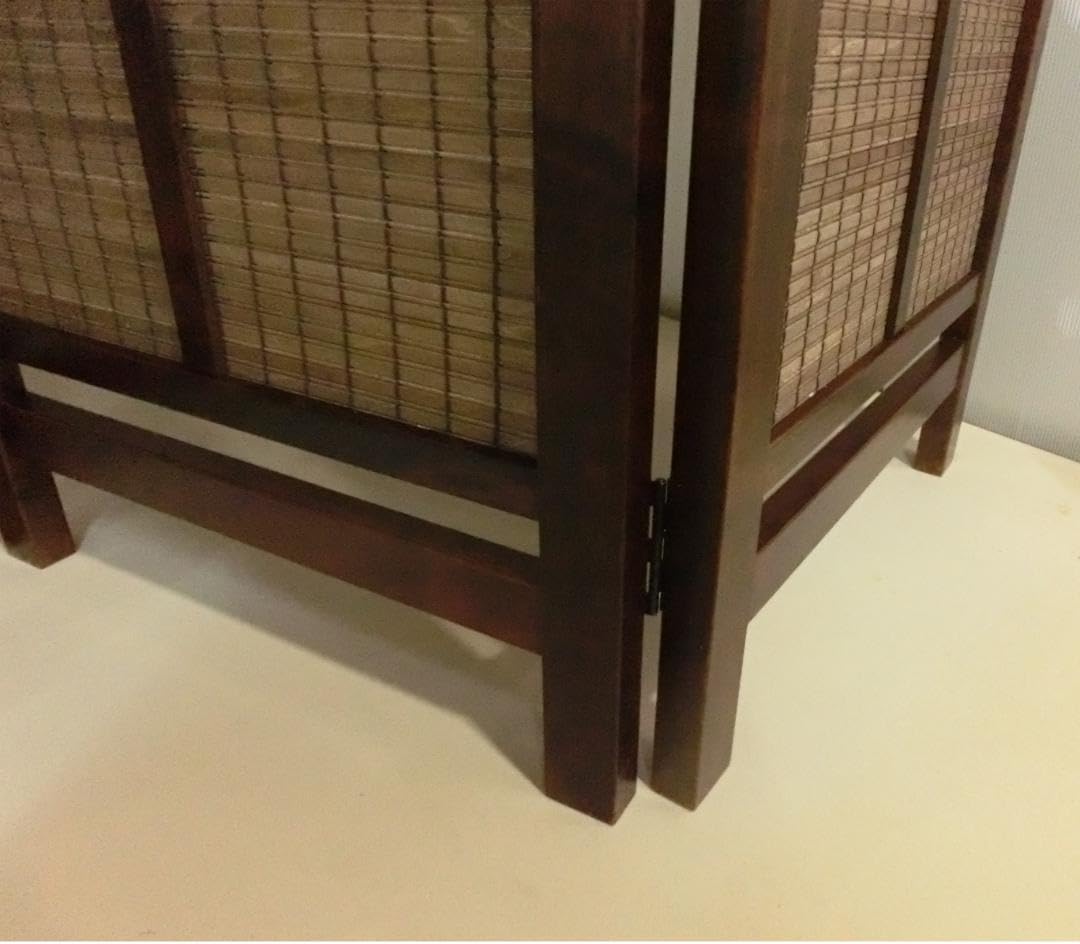 ダークブラウンのパーテーション