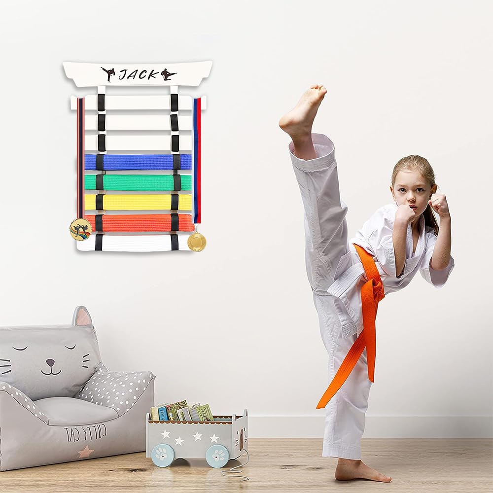 8 Ceintures Présentoir de Ceinture de karaté,Organisateur de Ceintures d'arts Martiaux présentoir de Ceinture de Taekwondo pour Enfants, Suspension Murale en bambouPorte-Ceinture Taekwondo