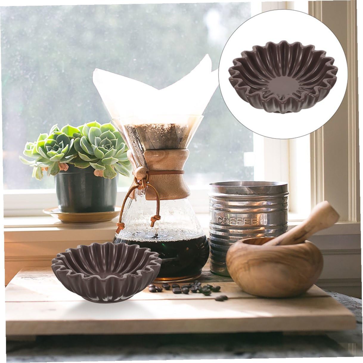 Decorative Bowl with Grooved Petal Edge 10-inch Black Resin Candy Dish and Jewelry Holder Storage Bowl for Entryway Key Organization and Home Décor