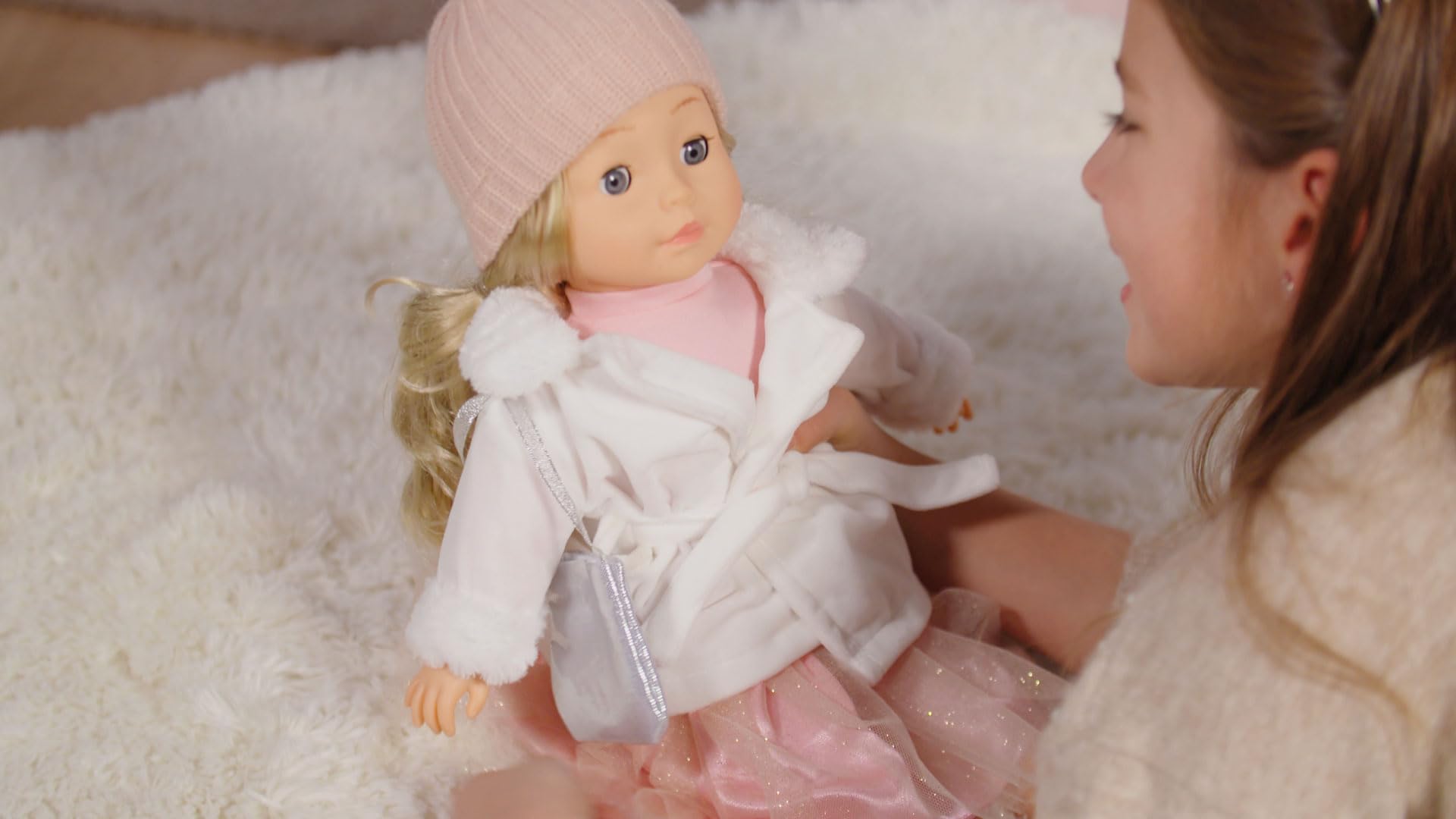 Pioupiou et Merveilles Dimian– Bambolina in Cappotto Bianco - 46 cm - Una bambola che parla, canta e racconta Cenerentola - 100 Parole e 3 canzoni - Accessori per Capelli - Texture Morbida