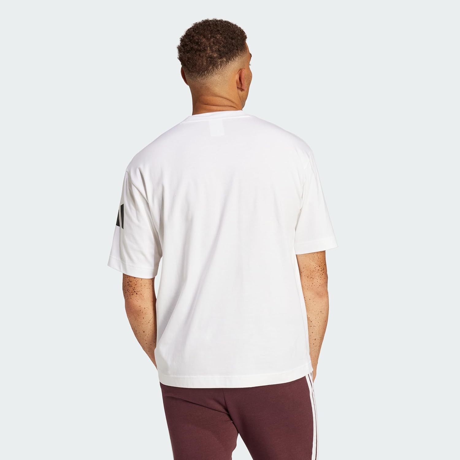 تي شيرت اسنشيالز بقصة فضفاضة مزين بشعار 3 خطوط للرجال من اديدا... - view 4