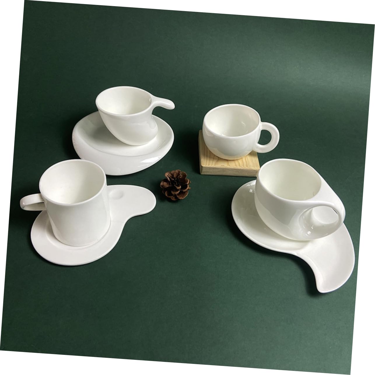 Zerodeko Kaffeetassen Satz mit Untertasse Elegantes aus Weißer Keramik 240ml Einfaches Design Kreatives Kaffeebecher Satz für Büro und Café für Familie und Kollegen