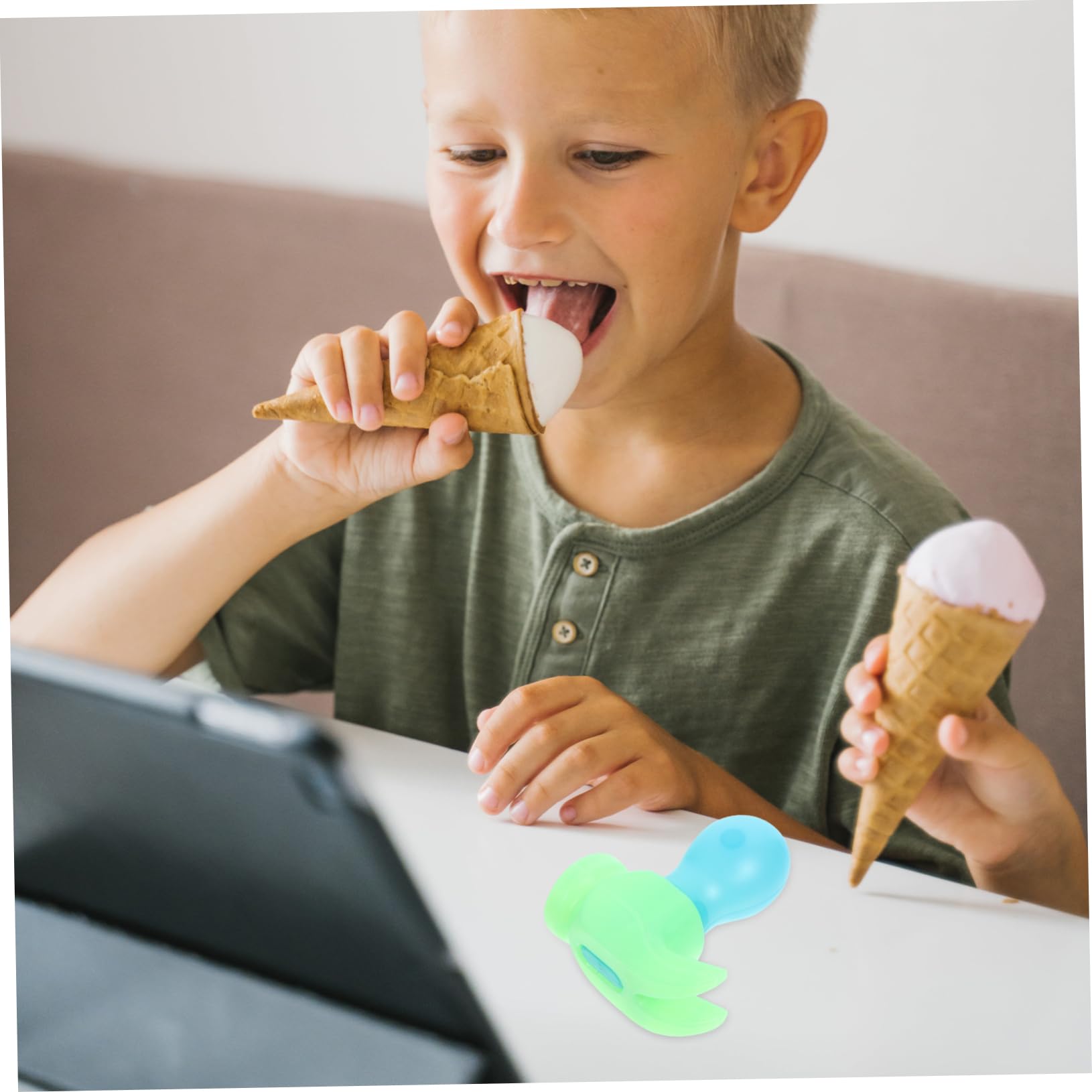 BRIGHTFUFU Radish Hammer Toy for Boys and Girls 3D Gravity Luminous Boys and Girls Toy Safe Material Hammer-Head