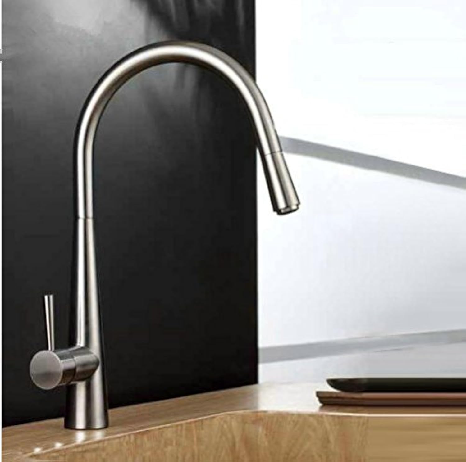 Mitigeur de cuisine en laiton Gowe au fini nickel brossé et design haut de gamme