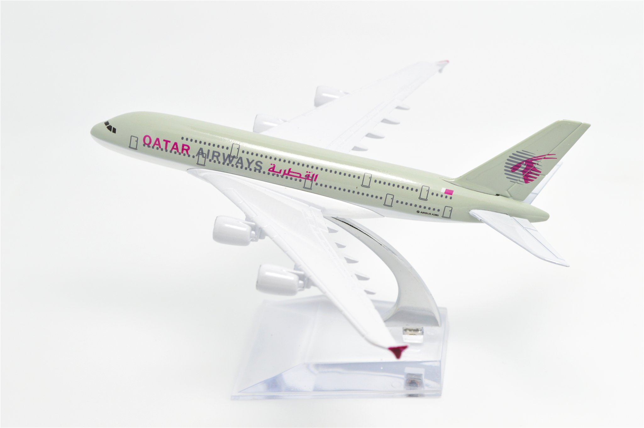 TANG DYNASTY(TM) 1400 16cm Air Bus A380 Qatar Airways Plane Metal