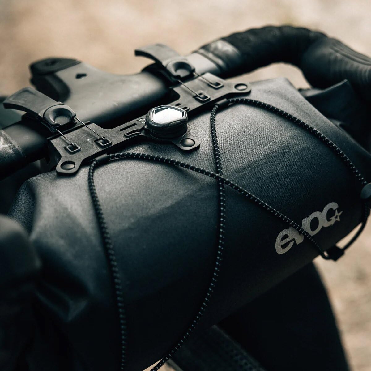 EVOC BOA WP 5L wasserdichte Lenkertasche mit werkzeugloser Fixierung & Dual-Side | Fahrradlenkertaschen