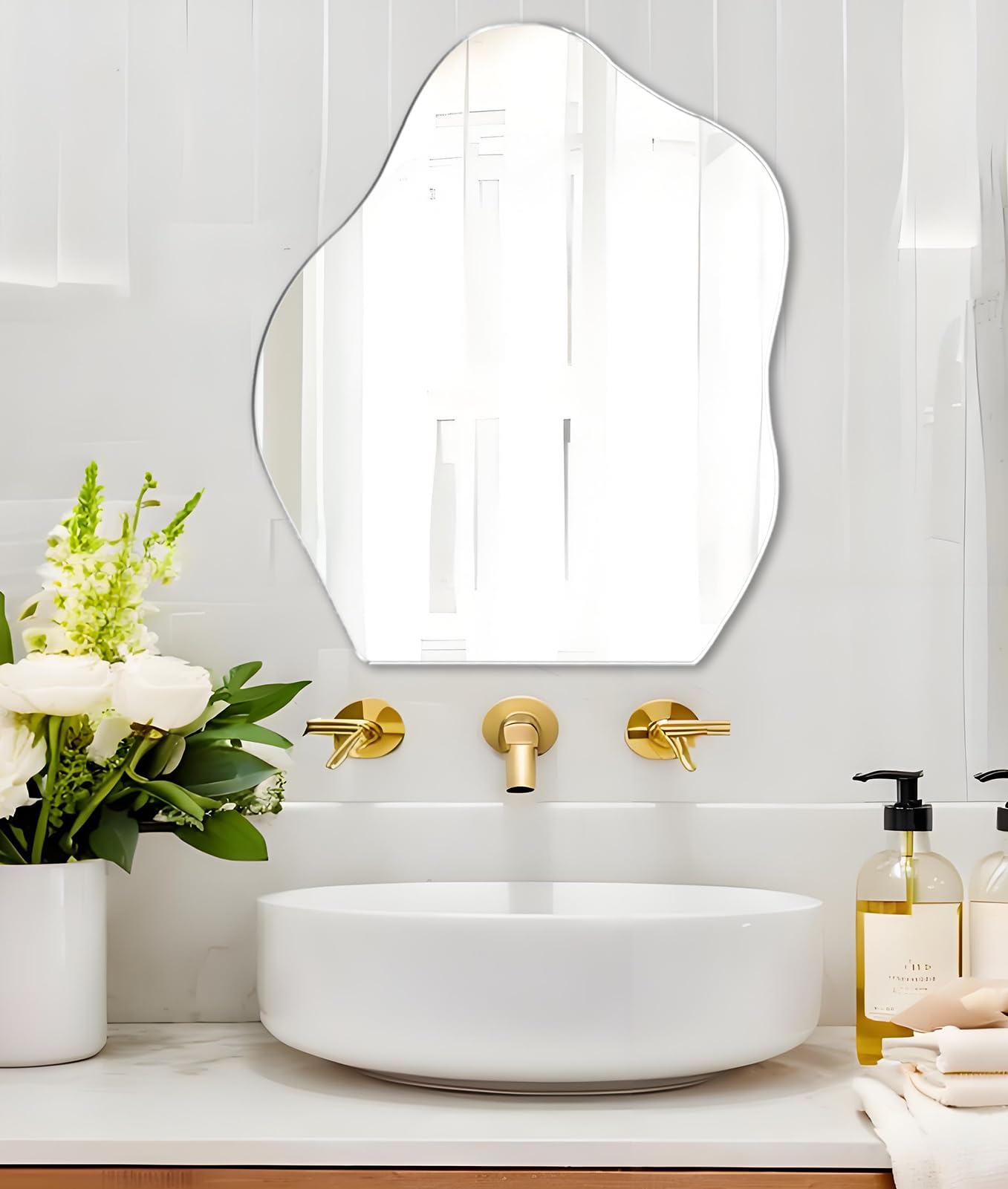 Miroir Mural Asymétrique Miroir Adhesif Mural Verre Trempé Grand Miroirs Salle de Bain, Miroirs Décoratifs Irrégulière Organique pour Chambre Porte Salon Entree (47.7 x 38cm)