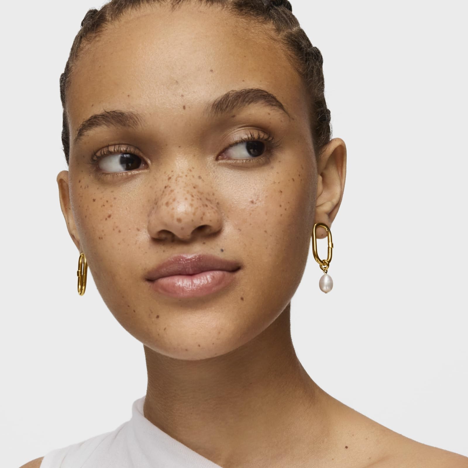 TOUS Colgante Pequeño para Mujer con Baño de Oro 18 Kt sobre Plata de Primera Ley y Perla Cultivada, Colección Hold Oval