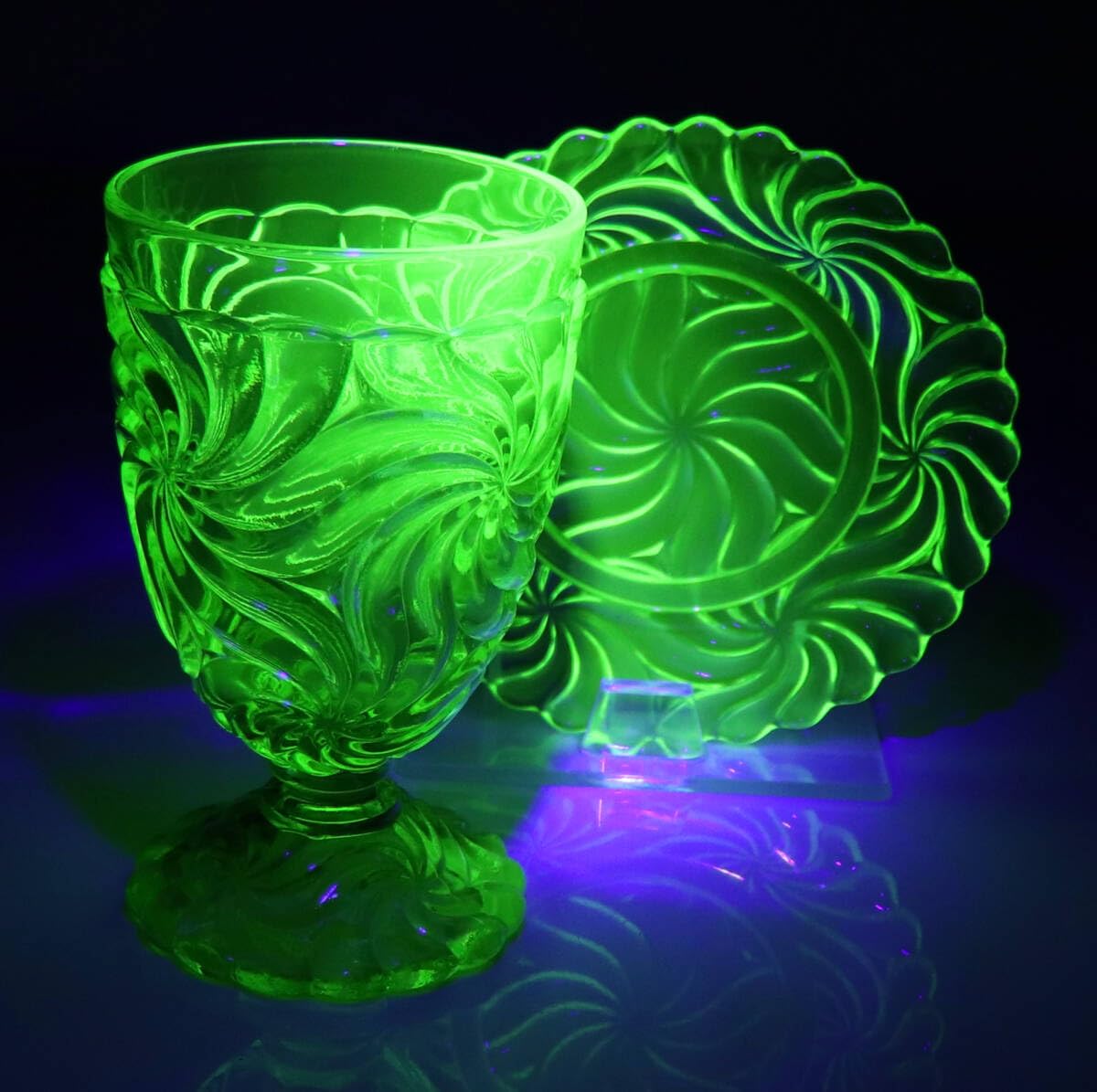 オールド・バカラ 緑色被せ装飾 金彩 タンブラー 10面体 アンティーク レア