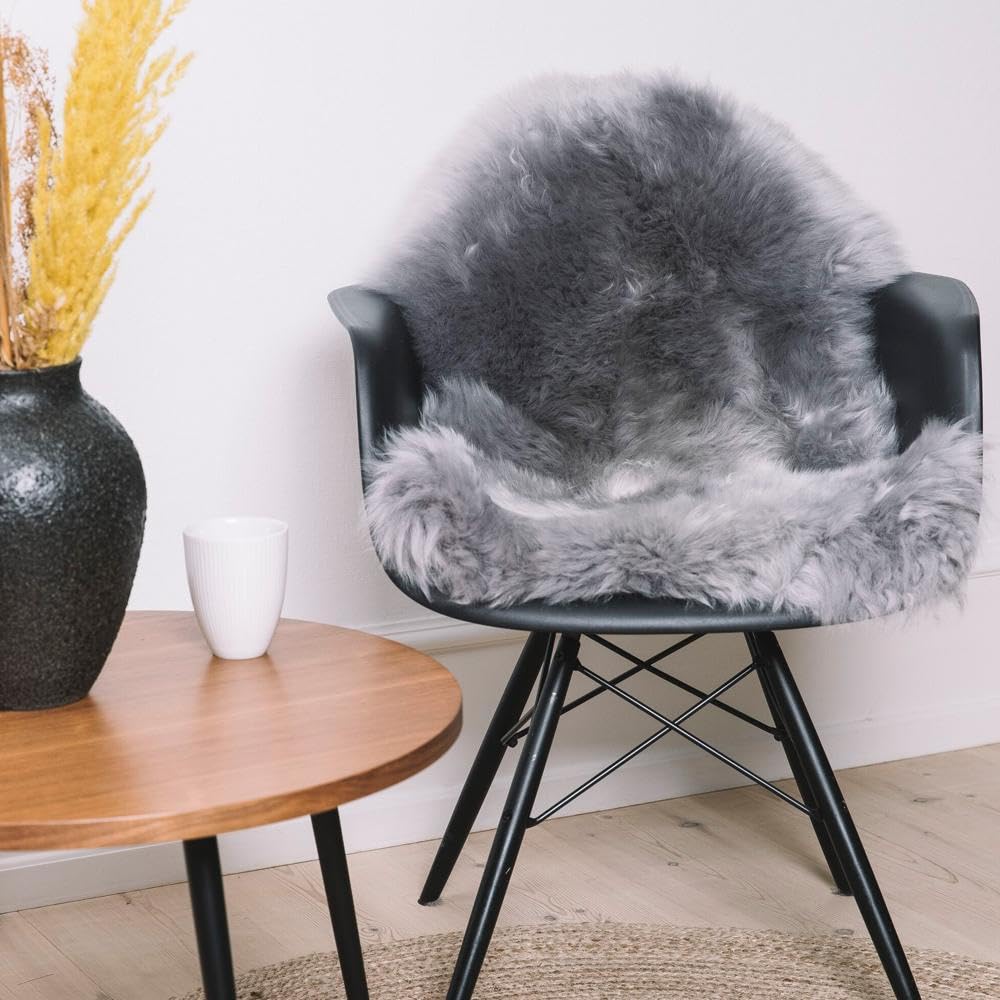 Nordic Sheep Lammfell Langhaar Fellteppich 90x60 cm, Hellgrau | Echtes Lammfell, jedes Stück ein Unikat der Natur, ideal für Sofa, Stuhl & Esstisch, viele Farben