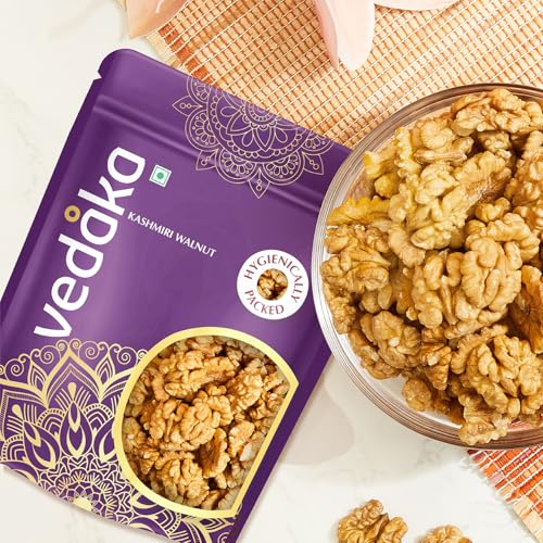 Image of Amazon Brand - Vedaka Walnut Kernels (Kashmiri Walnut) (500 G) | Walnut Without Shell | 100% Natural | Travel Snack | Indian Snack