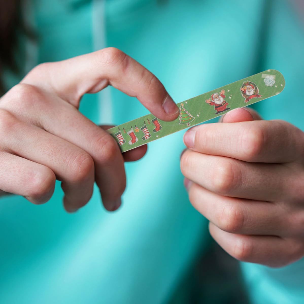 GALPADA 24 Piezas Lima de Uñas Navideña Diseño Temático de Eva para Pedicura y Manicura Herramienta Sencilla para Limar Uñas Naturales Pies Adecuado para Obsequio Varios estilos