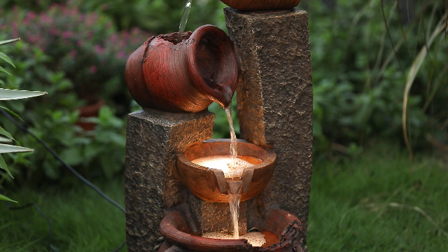 Amazon.com: LuxenHome Outdoor Water Fountain, 32 Inch Farmhouse
