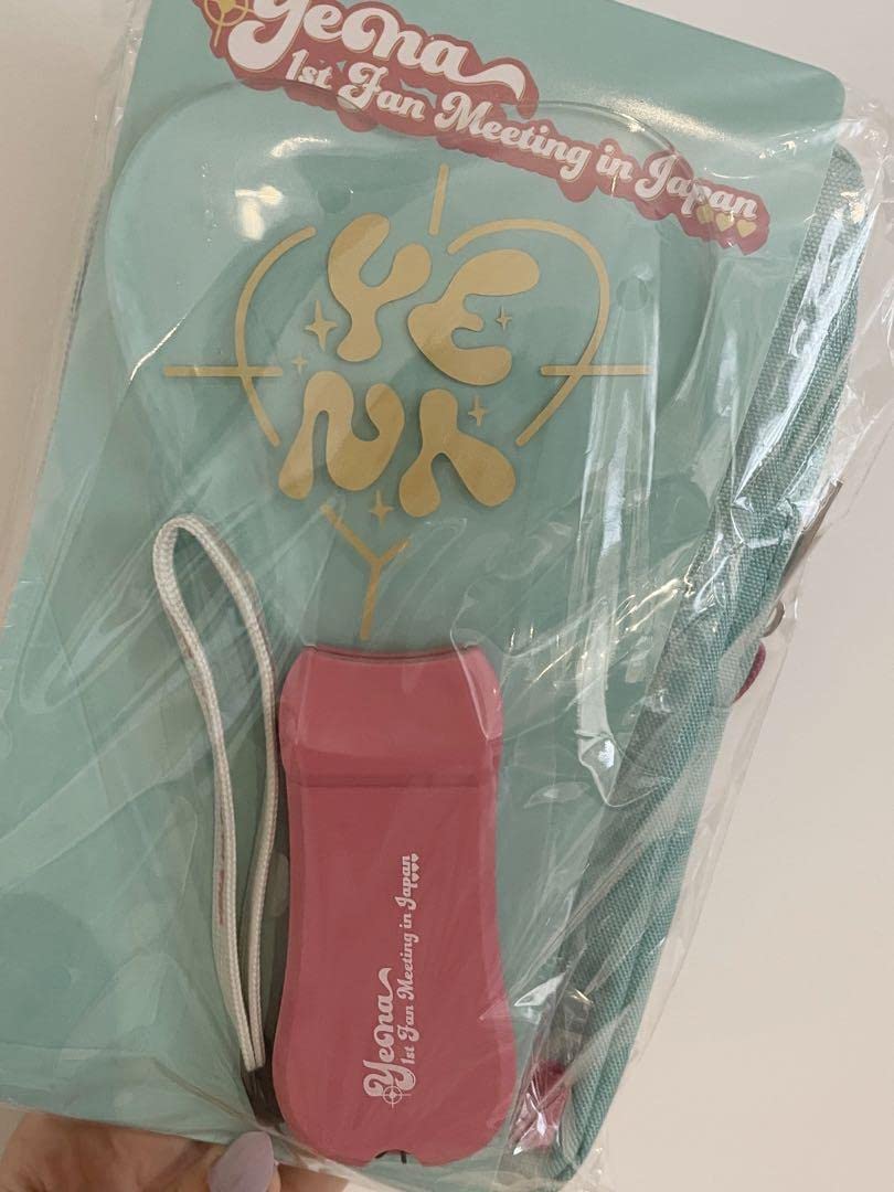 Amazon.co.jp: YENA イェナ 限定ペンライト : Toys & Games