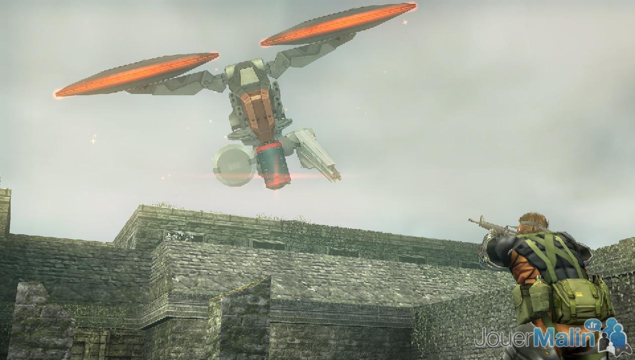Metal Gear Solid Peace Walker [FR import] : Amazon.com.tr