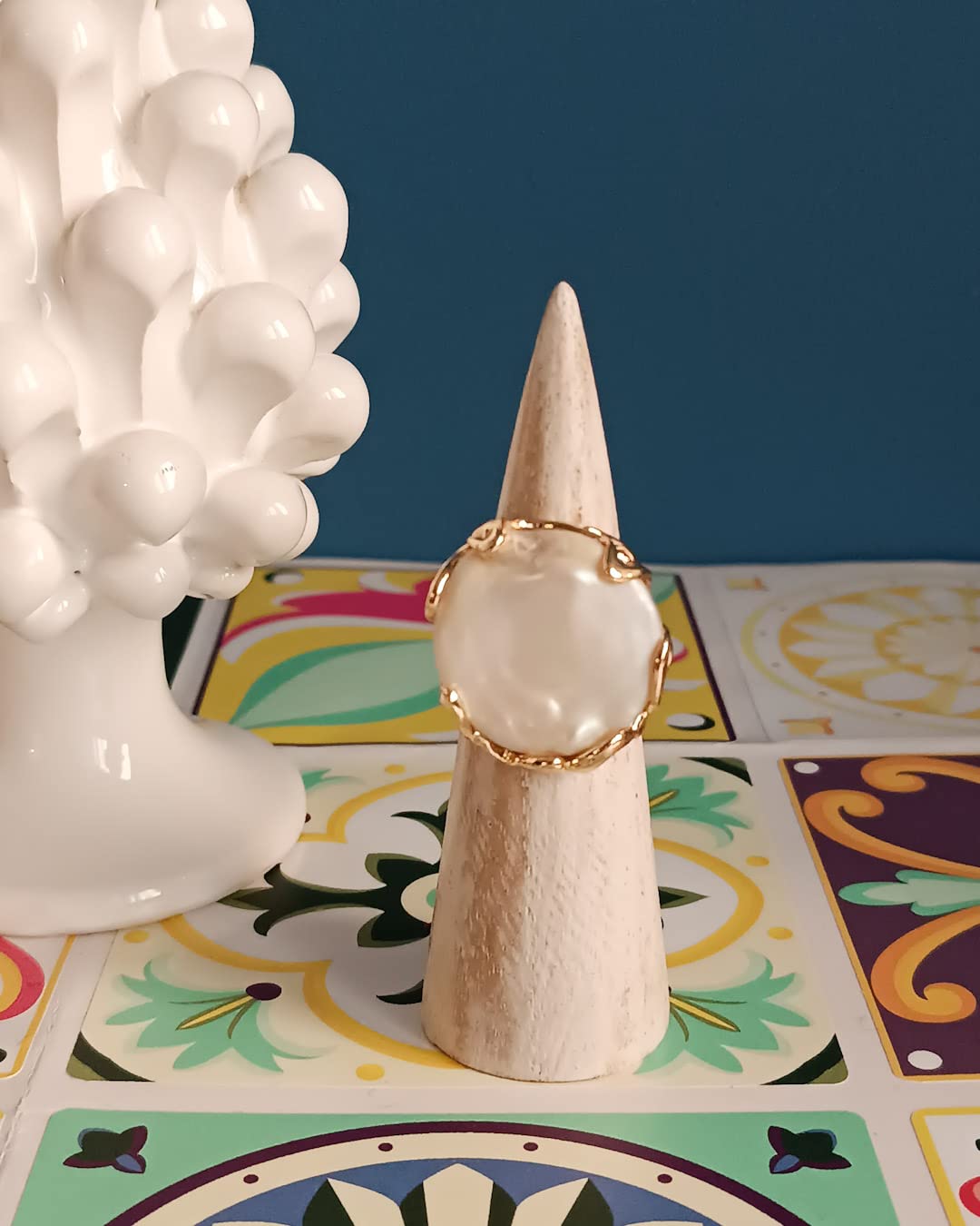 Anello Artigianale in Ottone con Perla Barocca Piatta