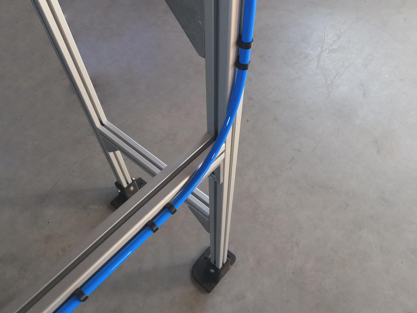 Clip per il fissaggio del cavo al profilo di costruzione, fissaggio rapido con funzione push-click, supporto per cavi per profili in alluminio (scanalatura 10, diametro interno 12 mm, nero, 25,