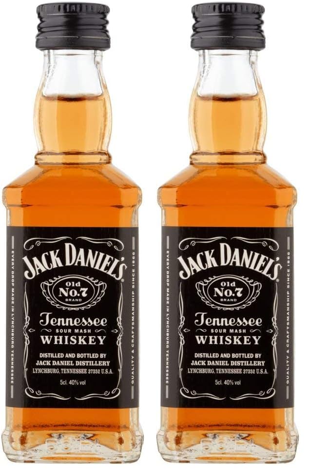 Profilo sensoriale – olfatto: Al naso si presenta con note di vaniglia, caramello, legno tostato e banana matura, tipiche del Jack Daniel’s originale.