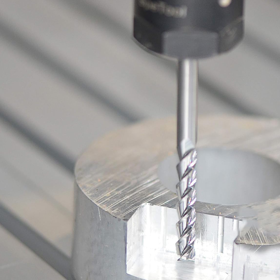 SpeTool VHM 3 Flöten Alufräser CNC Fräser mit 6 mm Schneiddurchmesser x 18 mm Schnittlänge, 6 mm Schaft Schaftfräser für Aluminium und Kunststoff