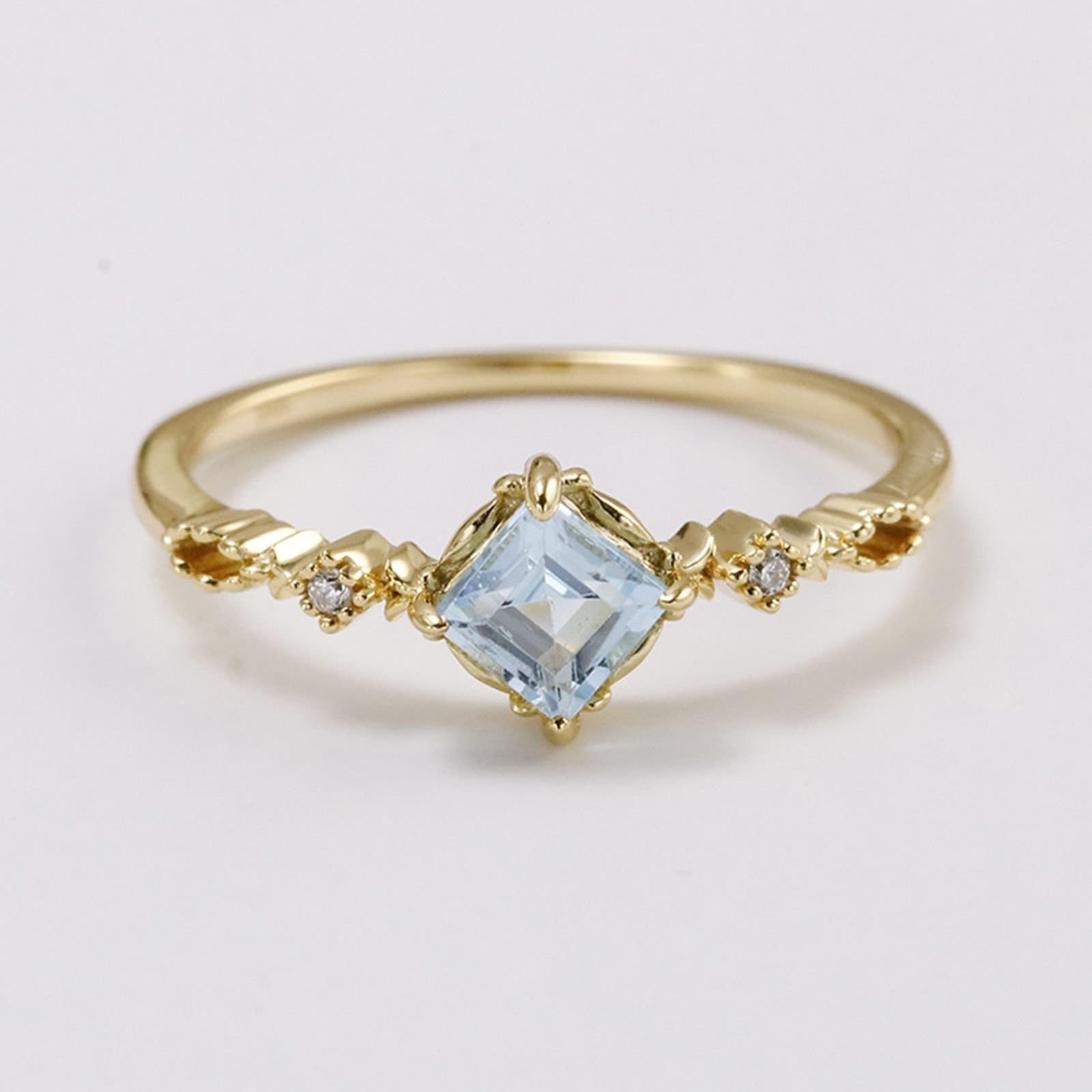 Anillo de boda de oro amarillo de 9 K/14 K/18 K con topacio azul claro cuadrado en 4 garras