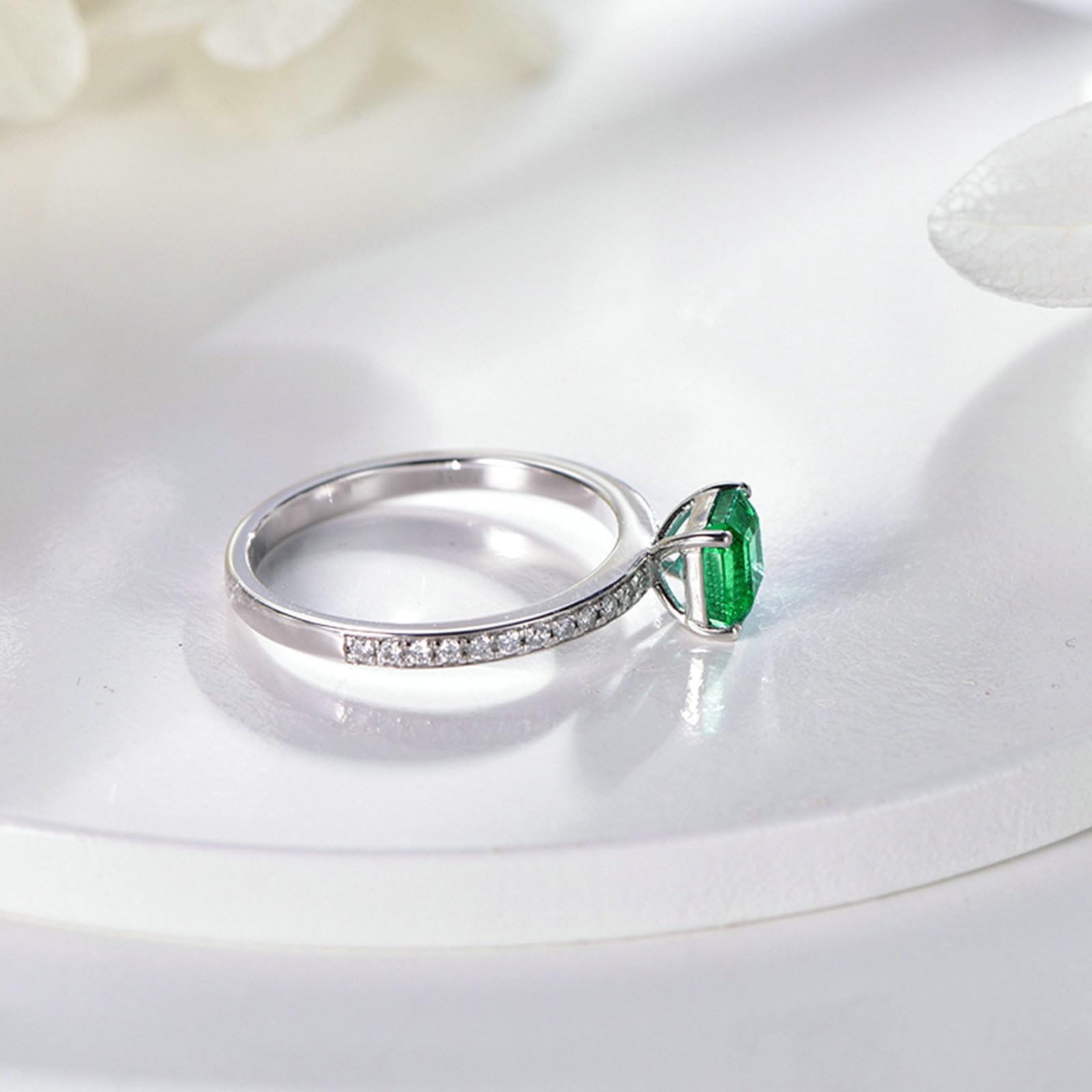 Anillo de boda de platino para mujer, talla H 1/2-V 1/2, anillos de compromiso estrechos con esmeralda de 0,7 quilates y moissanita de 0,17 quilates