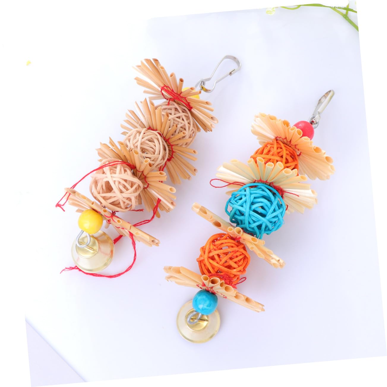 Jouet à Mordre pour Perroquet 2pcs en Rotin Suspendu de Boule, Jouets pour Oiseaux Petits et Moyens, pour Cockatiel et Perruche Couleur Aléatoire