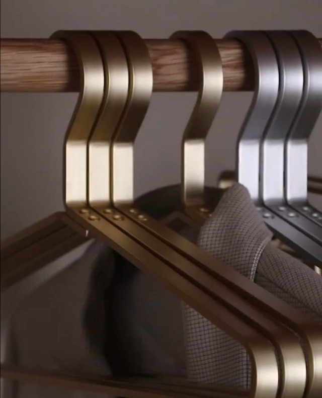 Amazon.co.jp: 高級マットシルバーアルミハンガー6点入、44.5 cm、超 Amazon.co.jp: 高級マットシルバーアルミハンガー6点入、44.5 cm、超