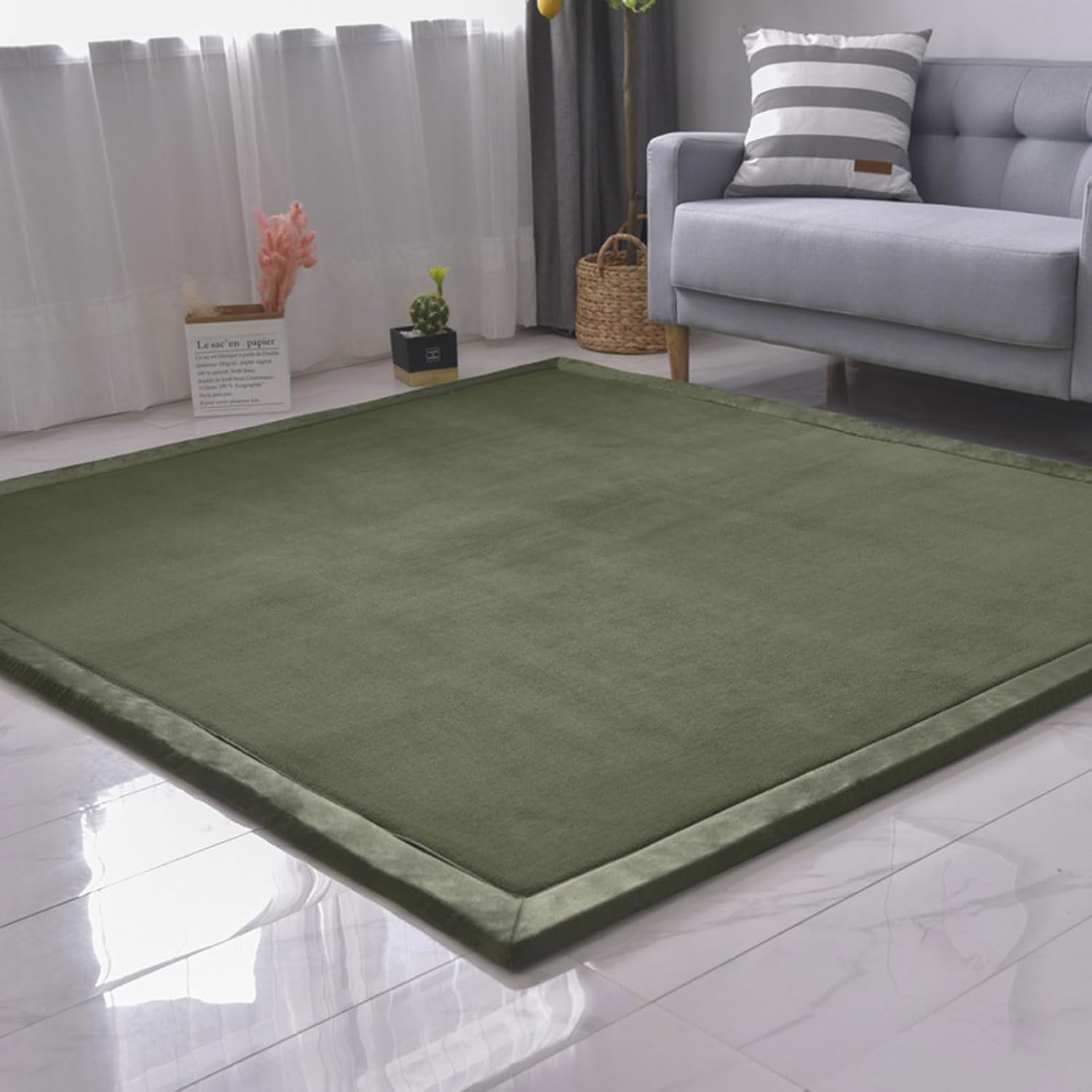 Tapis antidérapant velours corail fini les glissades sur le sol de la chambre