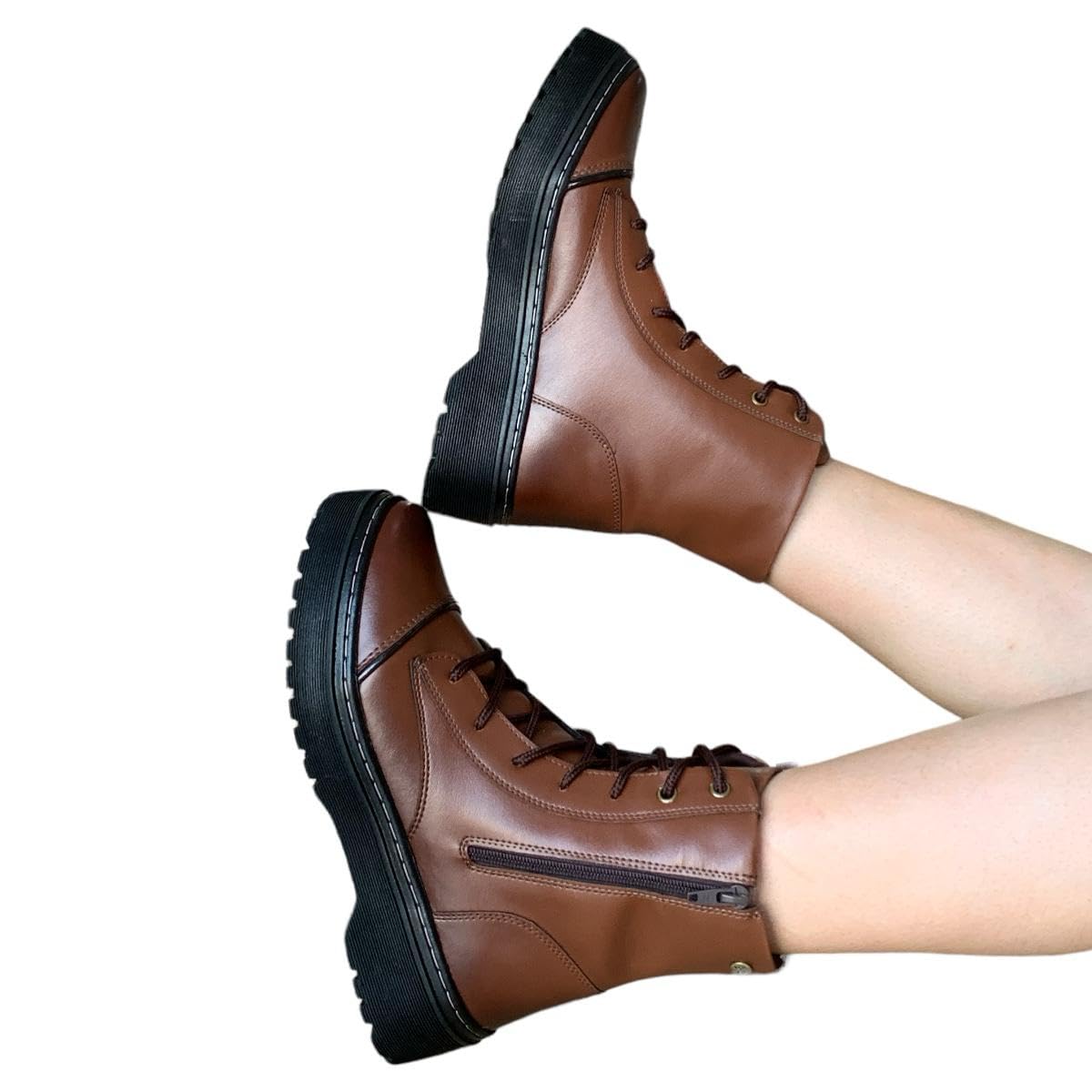 Bota Coturno Tratorada Feminina 7010 A, Preto, 36 em promoção! Veja a oferta e mais achadinhos de Botas 6 Hoje é o melhor dia para comprar Bota Coturno Tratorada Feminina 7010 A, Preto, 36 com aquele preço maroto! Promoção! Aproveite a oferta! 6