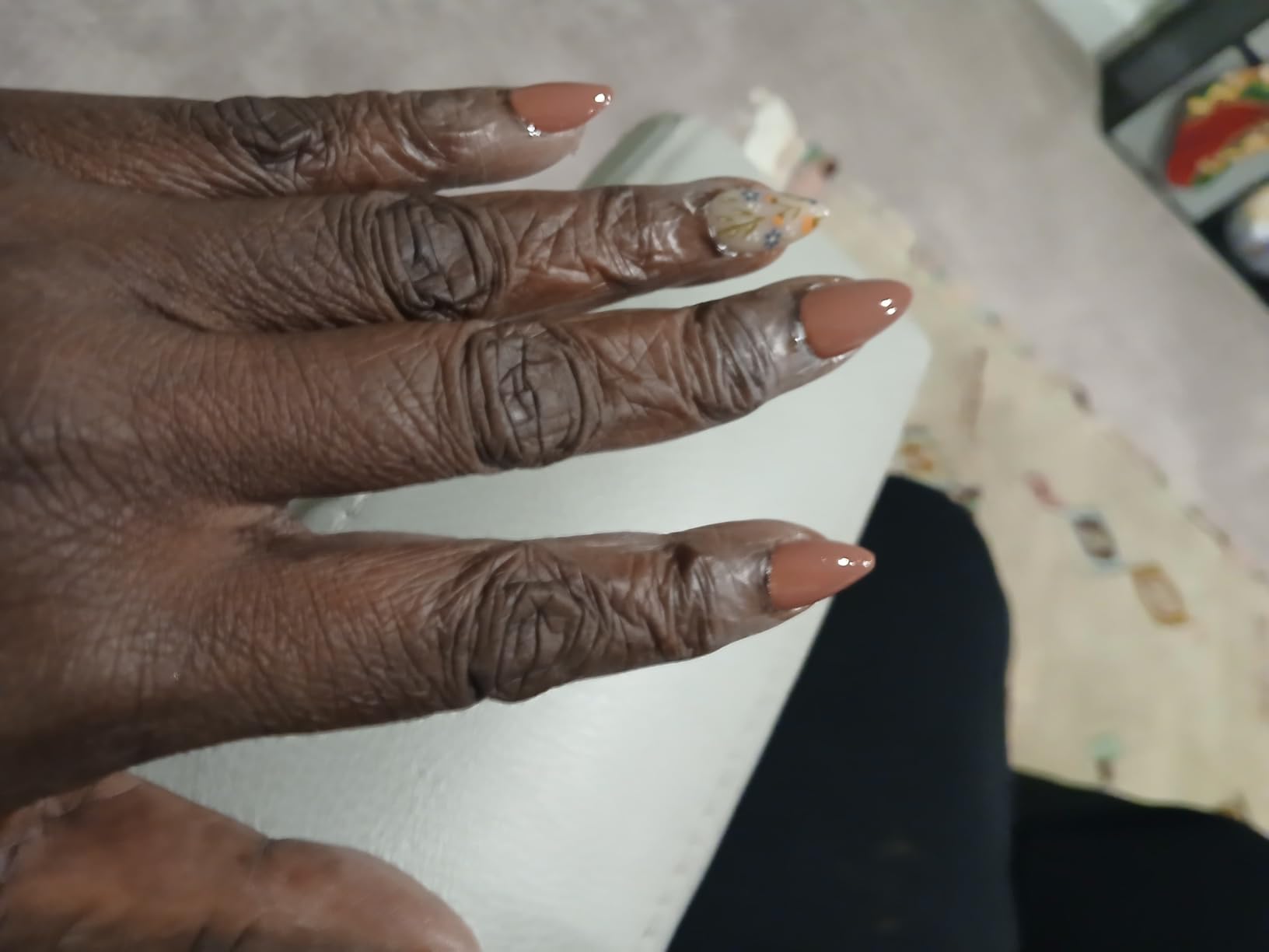 MAOTTIE Short Press On Almond Fake Nails - Flower Acrylic Fall Nails Press Ons Full Cover Glue On Cute False Floral Stick On Nails for Women - 30 Pcs